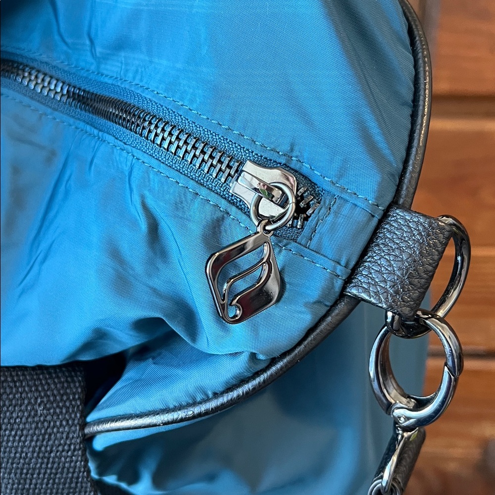 Fabletics Duffle - Picture 5 of 6